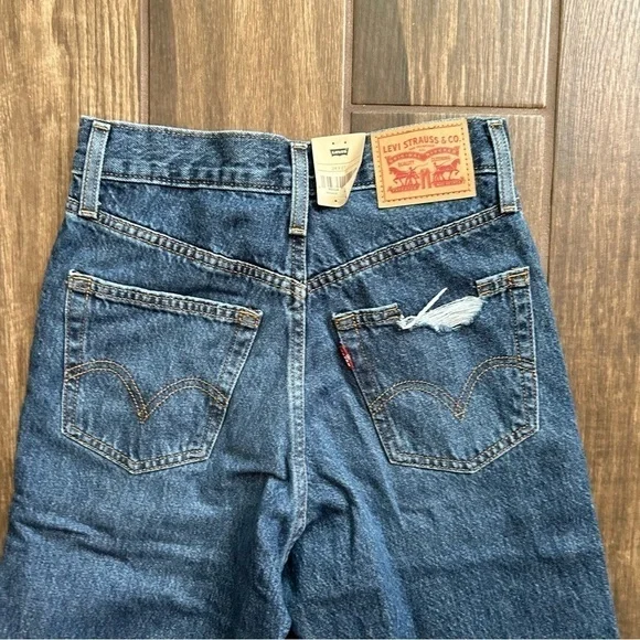 NWT Levi’s High Waisted Mom Jeans Distressed Sz 24 - Picture 10 of 11